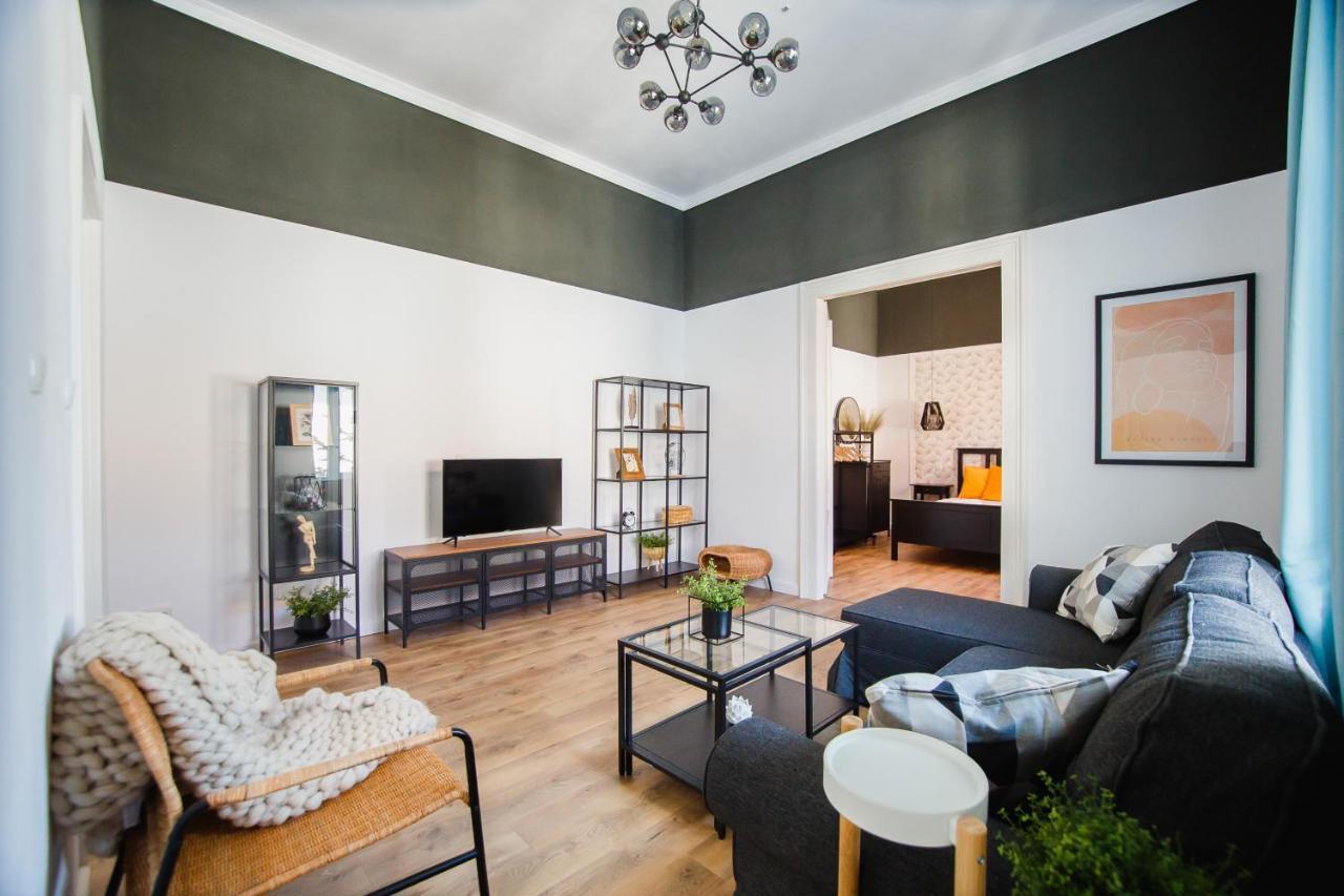 Super Central Spacious Apartment 오라데아 외부 사진