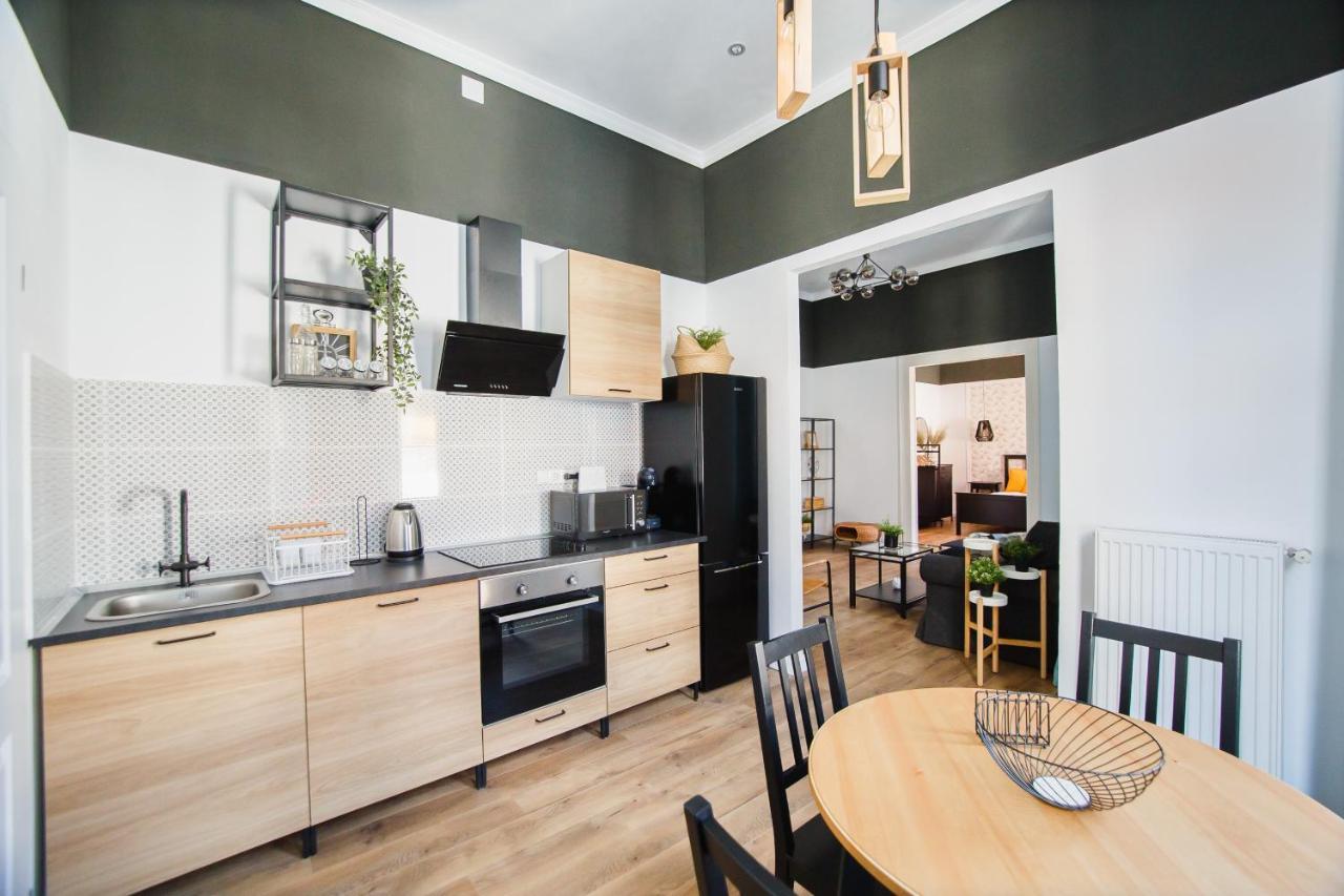 Super Central Spacious Apartment 오라데아 외부 사진