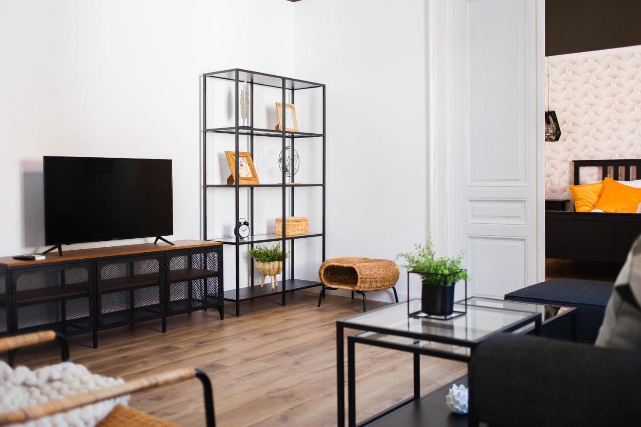 Super Central Spacious Apartment 오라데아 외부 사진