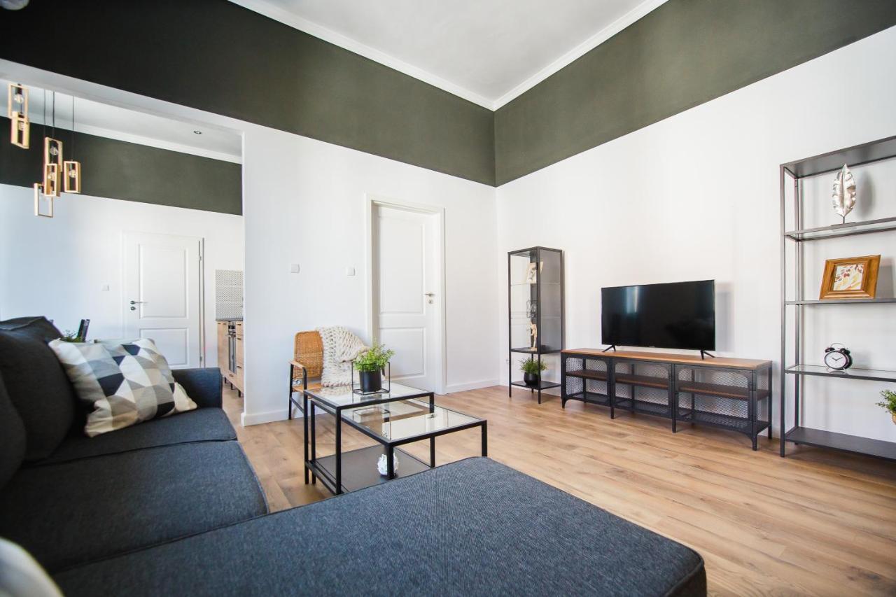 Super Central Spacious Apartment 오라데아 외부 사진
