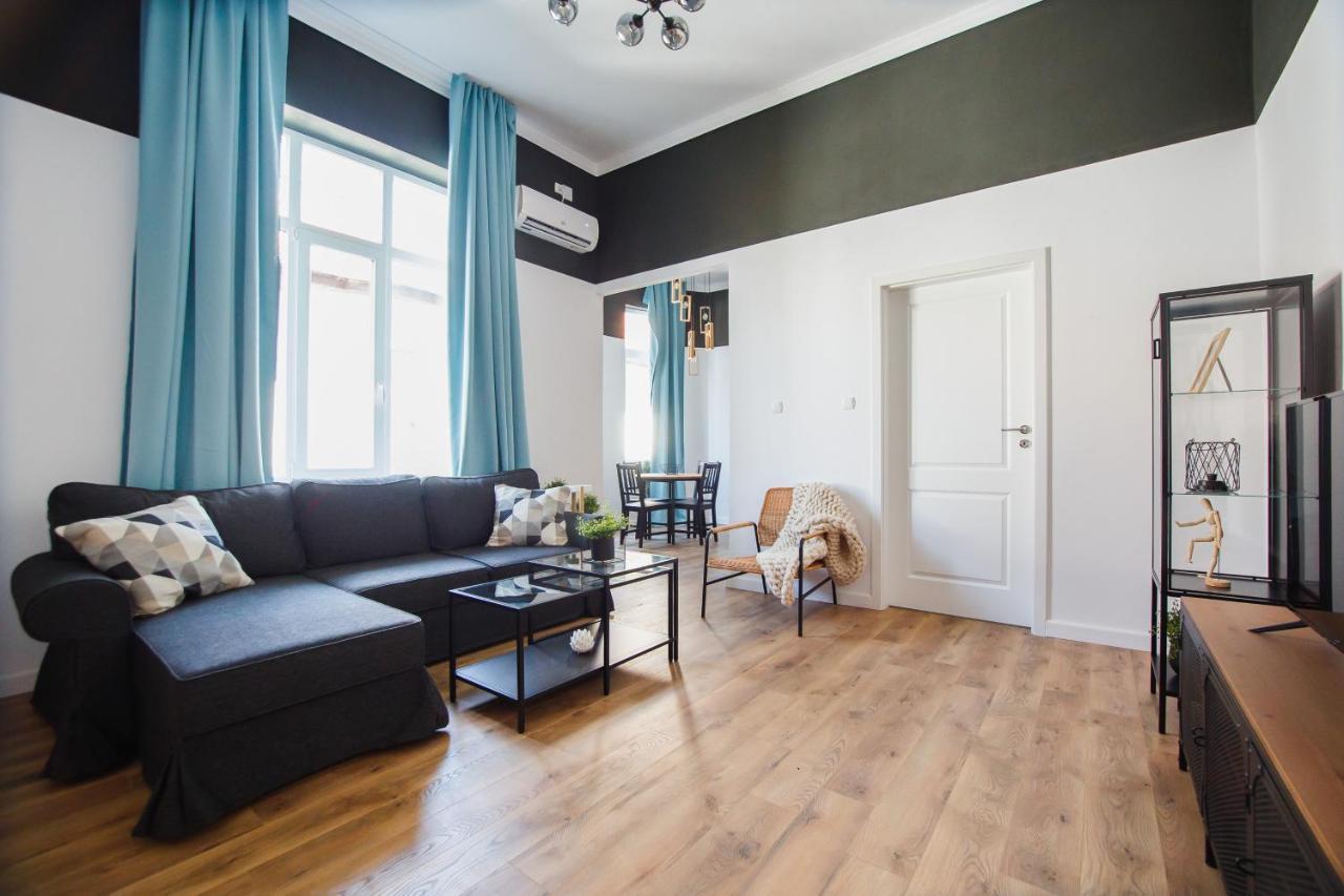 Super Central Spacious Apartment 오라데아 외부 사진