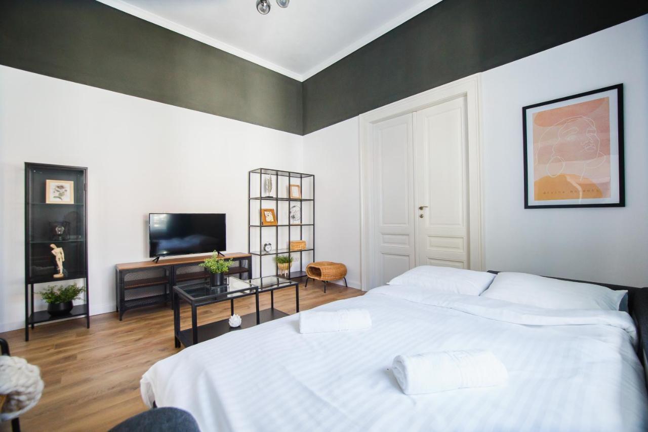 Super Central Spacious Apartment 오라데아 외부 사진