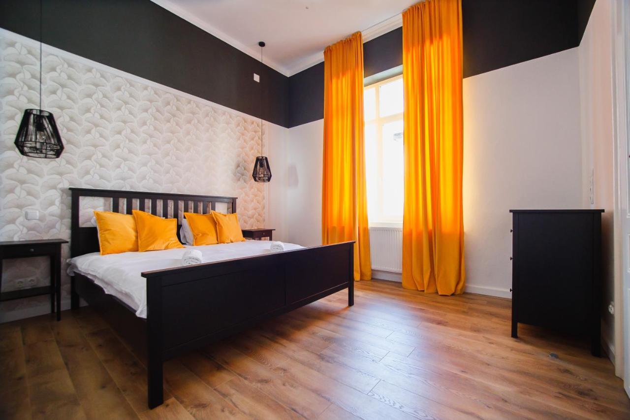 Super Central Spacious Apartment 오라데아 외부 사진